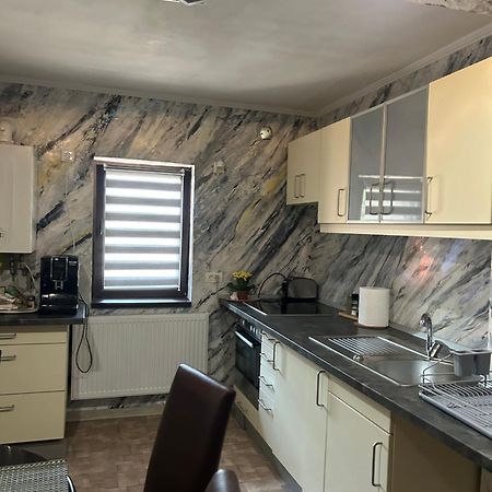 Guest House Târgu Jiu Екстериор снимка
