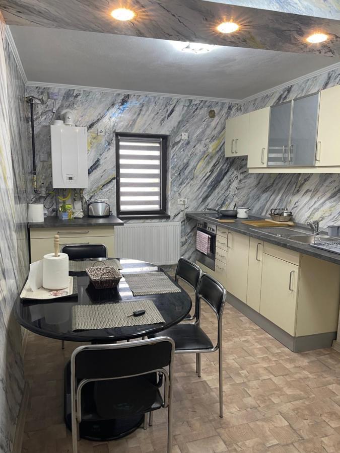 Guest House Târgu Jiu Екстериор снимка